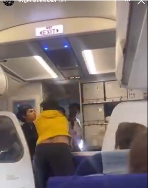 Indigo flight Viral Video: प्‍लेन हुआ 13 घंटे लेट, यात्री ने कैप्‍टन को कूटा, वायरल हुआ वीडियो